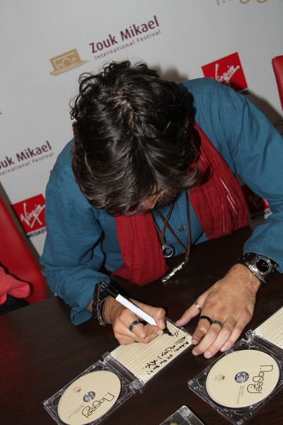 NASEEJ Album Signing